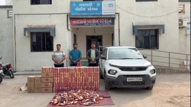 નસવાડી: ચોરામલ ચોકડી ઉપર ટાટા પંચ ગાડીમાં લઈ જવાતો વિદેશી દારૂનો જથ્થો જપ્ત કર્યો.