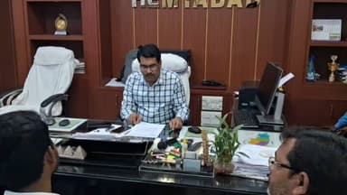 হেমতাবাদ: ৫ দফা দাবিতে হেমতাবাদ বিডিও অফিসে ডেপুটেশন কংগ্রেসের