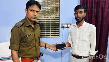 वारिसलीगंज: वारिसलीगंज पुलिस ने ऑपरेशन मुस्कान के तहत खोए हुए दो मोबाइल बरामद कर उनके वास्तविक धारक को लौटाए