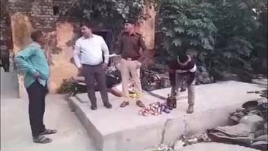 मशरक: विभिन्न चार मामलों में ज़ब्त शराब का थाना परिसर में हुआ विनष्टीकरण