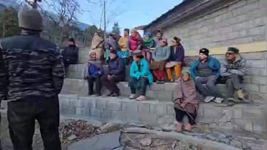 कल्पा: किन्नौर के युवारिंगी गाँव में हुई बैठक, जंगल कटान व नए भवनों के निर्माण हेतु NOC पर लिया कठोर निर्णय