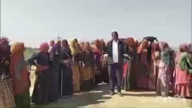 रूपनगर: रूपनगढ़ के ग्राम निटुटी में पानी की समस्या से परेशान लोगों की समस्या सुनी RLP नेता मोहन चौधरी ने ग्रामीण महिलाओं से