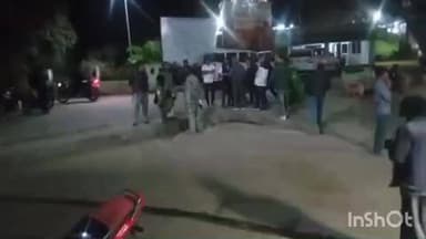 ଚମ୍ପୁଆ: ଚମ୍ପୁଆ ନିକଟସ୍ଥ ଝାଡ଼ଖଣ୍ଡ ର ଖଇରପାଳ ନିକଟରେ ଚାଲି ଚାଲି ଯାଉଥିବା ସ୍ବାମୀ ସ୍ତ୍ରୀ କୁ ପଛରୁ ଧକ୍କା ଦେଲା ବାଇକ୍ ଜଣେ ମୃତ ଦୁଇ ଗୁରୁତର ଆହତ