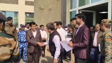 सिंघेश्वर: कमिश्नर ने जननायक कर्पूरी ठाकुर मेडिकल कॉलेज का निरीक्षण किया, व्यवस्था सुधारने के निर्देश दिए