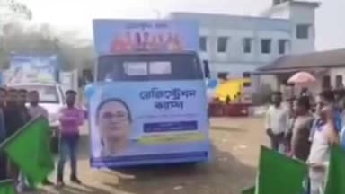 রাজগঞ্জ: জলপাইগুড়ি জেলার ন’টি ব্লকে শুরু স্বনির্ভর বাংলা রেজিস্ট্রেশন ক্যাম্প, রাজগঞ্জে ট্যাবলোর উদ্বোধন