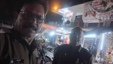 महाराजपुर: सुरक्षा व्यवस्था के मद्देनज़र गढ़ीमलहरा थाना पुलिस ने थाना क्षेत्र के मार्केट में की चेकिंग