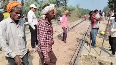 बीकापुर: मलेथू कनक हॉल्ट पर स्थित रेलवे क्रॉसिंग का फाटक सुबह से शाम तक बंद रहा, राहगीरों और ग्रामीणों को हुई परेशानी