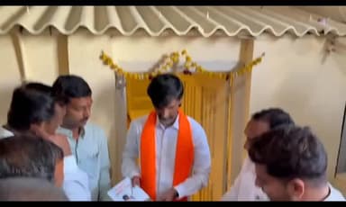 कन्नड: अंतरवाली सराटी येथे ‘संघर्ष योद्धा जरांगे’ पुस्तकाचे प्रकाशन; कन्नडच्या मुख्याध्यापकांचा पुढाकार