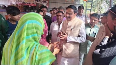 बड़नगर: विधायक जितेंद पण्ड्या ने ग्राम उटवास में ग्रामीणों से मुलाकात की