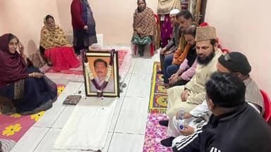 बिलासपुर: तहसील बिलासपुर क्षेत्र में सांसद मोहिबुल्लाह नदवी ने पूर्व चेयरमैन प्रमोद जौहरी को श्रद्धांजलि दी