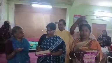 জয়নগর ২: হাসপাতালে কন্যা সন্তান জন্মগ্রহণে কয়েক হাজার টাকা মিষ্টি বিতরণ