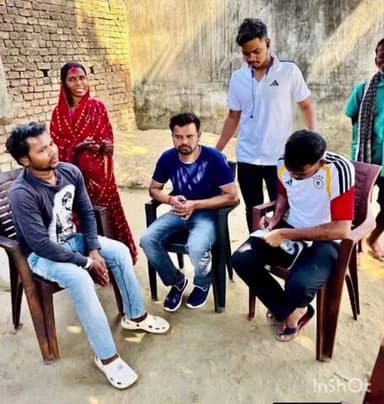 नावाडीह: डुमरी विधायक जयराम महतो दिव्यांग युवक प्रकाश रॉय की मदद के लिए आगे आए