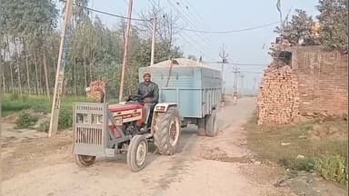 स्वार: लोहर्रा इनायत गंज ग्रामीण मार्गों से निकल रहे ओवरलोड खनन के भरे वाहन, ग्रामीणों में दहशत