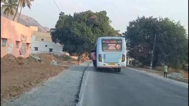 பர்கூர்: பர்கூர் அருகே போதிய பேருந்து வசதி இல்லாததால் ஆபத்தான முறையில் படியில் பயணம் செய்யும் பள்ளி மாணவர்கள் அவதி