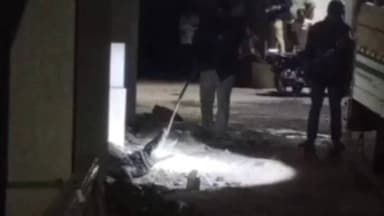 તાલાળા: તાલાલાગીર મા રહેણાંક વિસ્તાર મા પાંચ ફૂટથી મોટી મહાકાય મગર આવી ચડી વનવિભાગે રેસ્ક્યુ કરી મગરને પાંજરે પુરી