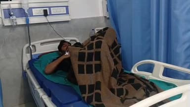 टुंडी: घायल को लेकर परिजन पहुंचे टुंडी सामुदायिक स्वास्थ्य केंद्र, डॉक्टर गायब मिले