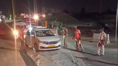 ஸ்ரீவைகுண்டம்: 2026 சட்டமன்ற தேர்தலை முன்னிட்டு மாவட்டத்தில் அனைத்து சோதனைச் சாவடிகளிலும் காவல் துறையினர் தீவிர கண்காணிப்பு