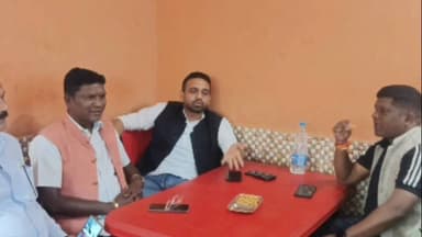 डुमरिया: डुमरिया में संगठन की मजबूती को लेकर झामुमो नेताओं की बैठक, रणनीति पर हुई चर्चा