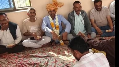 धरियावद: पंचाल समाज की अम्बे माता मंदिर में हुई बैठक सम्पन्न, मोहनलाल पंचाल को सर्वसम्मति से उपाध्यक्ष नियुक्त किया गया