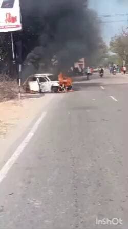 कोटकासिम: कोटकासिम में चलती कार में लगी आग, परिवार बाल-बाल बचा