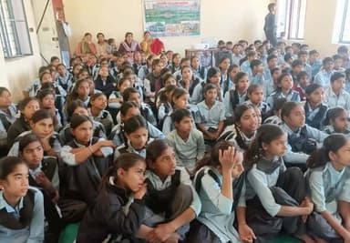 *बाघ रक्षक कार्यक्रम से विद्यार्थियों में जागरूकता*
*प्रोजेक्टर के माध्यम से वन्यजीव एवं पर्यावरण पर आधारित फिल्में दिखा...