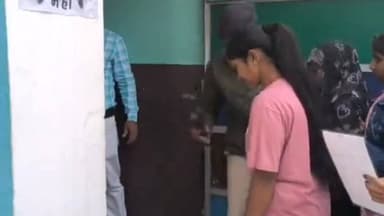 कहलगांव: कहलगांव में कड़ी सुरक्षा के बीच मैट्रिक परीक्षा शुरू, पहले दिन 3490 परीक्षार्थी शामिल हुए