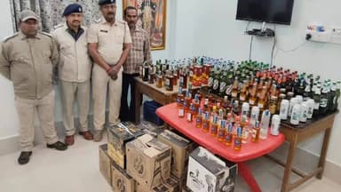 রানাঘাট ১: বাদকুল্লায় বেআইনি মদের দোকানে হানা তাহেরপুর পুলিশের,উদ্ধার বিপুল পরিমাণ মদ, গ্রেফতার এক