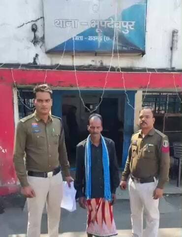 खरसिया: ऑपरेशन “आघात” के तहत डूमरपाली और नहरपाली में ताबड़तोड़ शराब रेड