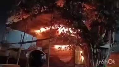 বালি-জগাছা: বালি হল্ট স্টেশনের কাছে একটি খাবারের দোকানে আগুন ঘটনাস্থলে দমকলের দুটি ইঞ্জিন