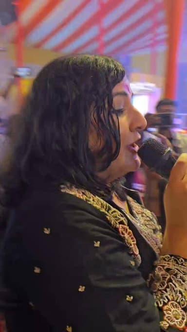 मटेश्वर महोत्सव भव्या पंडित दर्शकों के बीच धूम मचा रही। बाबा मटेश्वरधाम काँठोबलवाहाट सहरसा