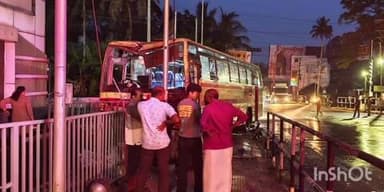 അടൂര്: അടൂർ നെല്ലിമൂട്ടിൽ പടിയിൽ KSRTC ബസ് നിയന്ത്രണം വിട്ട് ട്രാഫിക് സിഗ്നൽ പോസ്റ്റിൽ ഇടിച്ച് അപകടം