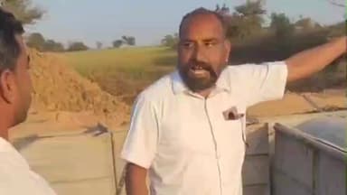 सीतामऊ: नाटाराम से कोटेश्वर महादेव मंदिर तक बन रही सड़क घटिया, जिला पंचायत सदस्य ने इंजीनियर को लगाई फटकार