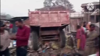 मेहरमा: मेहरमा चौक के पास अनियंत्रित ट्रैक्टर दुकान में घुसा, एक की मौत, पांच घायल