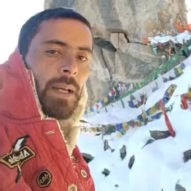 कल्पा: बर्फबारी के बीच किन्नौर कैलाश पहुंचा एक युवक, सोशल मीडिया पर वीडियो हुआ वायरल