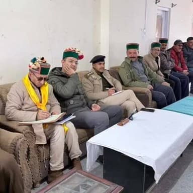 सांगला: सांगला के होली उत्सव की तैयारियों को लेकर एसडीएम कल्पा अमित कल्थाईक ने अधिकारियों व कर्मचारियों की ली बैठक