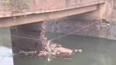 ಗೋಕಾಕ: ಘಟಪ್ರಭಾ ಪಟ್ಟಣದ ಹೊರವಲಯದಲ್ಲಿರುವ ಹಳೆಯ ಕಾಲುವೆ ಸೇತುವೆ ಕುಸಿತ;ವಾಹನ ಸಂಚಾರ ಬಂದ್