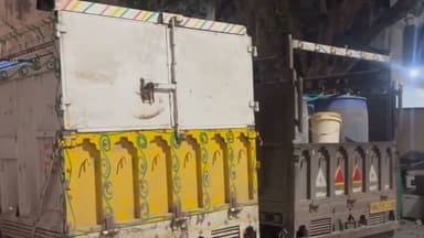 किशनगढ़बास में अवैध पेट्रोल भंडारण पर पुलिस का बड़ा शिकंजादो पिकअप से 3520 लीटर ज्वलनशील पदार्थ जब्त