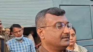 खुशखेड़ा : अवैध पटाका फैक्ट्री का भंडाफोड़, जयपुर रेंज आई जी राघवेंद्र सुहासा पहुंचे मौके पर