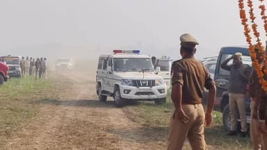 जयवीर सिंह, पर्यटन एवं संस्कृति मंत्री यूपी के बस्ती जिले के गड़वा समय माता मंदिर गोनार में पहुंचे......
#बस्ती #fallower...