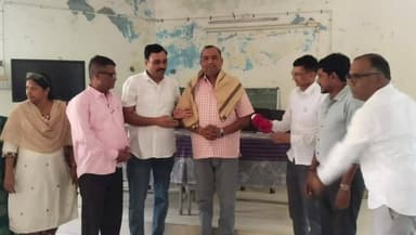 હાંસોટ: હાંસોટ મામલતદારની બદલી થતા શિક્ષક સંઘ દ્વારા સન્માન સમારોહ યોજાયો