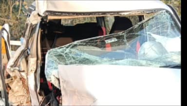 পূর্বস্থলী ১: সিংহজুলি এলাকায় ভয়াবহ পথ দুর্ঘটনায় জখম ৭