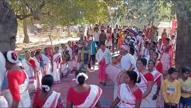 चैनपुर: दत्तरा में तीस एकड़ सामुदायिक वनपट्टा मिलने पर जश्न, ग्रामीणों ने जल-जंगल-जमीन बचाने की शपथ ली