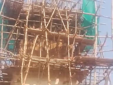 गांव में एक बहुत ही पुराना शिव मंदिर हैं और यह 700साल पहले से मौजूद हैं ठाकुर साहब ने अपने हाथ से बनवाया था जय बाबा की