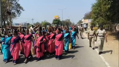 தேனி: தேனி கலெக்டர் அலுவலகமும் சாலை மறியலில் ஈடுபட்ட 500க்கும் மேற்பட்டோர் கைது