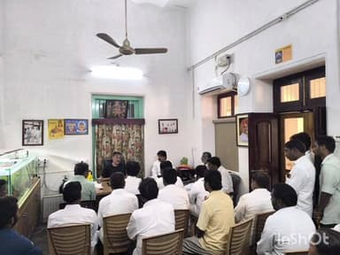 అలంపూర్: ఉమ్మడి మహబూబ్నగర్ జిల్లా ఎమ్మెల్సీ చల్లా వెంకటరామిరెడ్డి గారిని మర్యాదపూర్వకంగా కలిసిన నూతన చైర్మన్లు మరియు కౌన్సిలర్లు