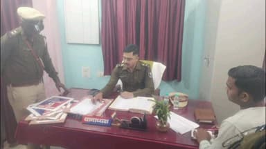 इटाढ़ी: एसपी ने किया ईटाढ़ी थाने का औचक निरीक्षण, लंबित मामलों को जल्द निपटाने का दिया निर्देश