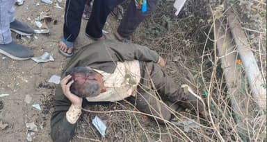 ढीमरखेड़ा: ढीमरखेड़ा पेट्रोल पंप के सामने हादसा, टक्कर से बाइक सवार उछलकर गड्ढे में गिरे