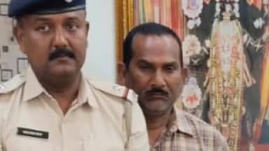 রানাঘাট ১: বেআইনি ভাবে মদ মজুত ও বিক্রির অভিযোগ, বিপুল পরিমাণ মদ সহ বাদকুল্লা থেকে গ্রেফতার এক অভিযুক্ত