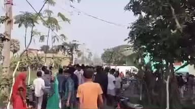 महुआ: महुआ थाना क्षेत्र के जहांगीरपुर सलखनी में बच्चा चोरी के आरोप में युवक की पिटाई, पुलिस पहुंची