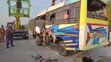 சிதம்பரம்: சிதம்பரம் அருகே சுற்றுலா வேன் கவிழ்ந்த விபத்தில் ஒருவர் உயிரிழப்பு 16 பேர் படுகாயம்